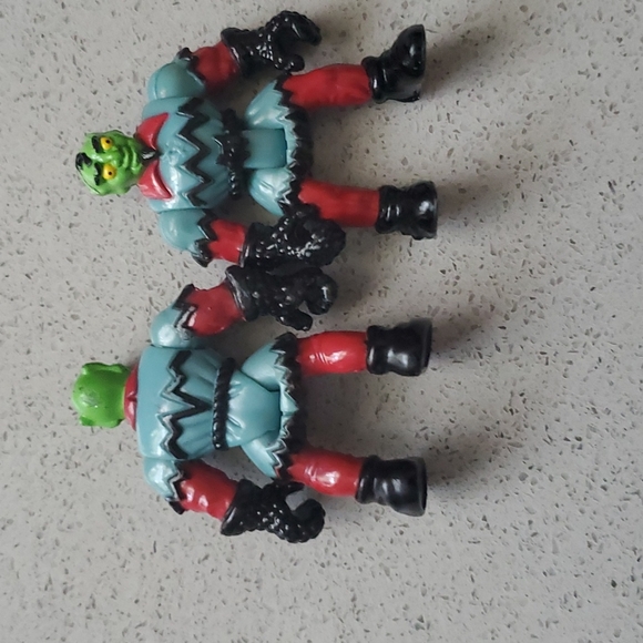 Vintage 2001 Fisher-Price Goblin's Dungeon Goblin Green Face 2" Tall Toy Figure - Picture 2 of 5